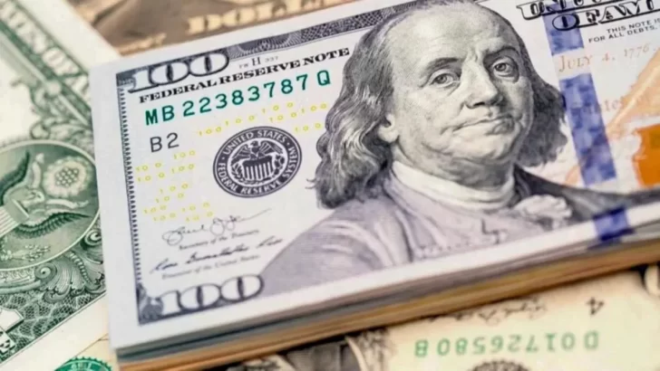 El dólar blue presentó un nuevo aumento y cerró la jornada en $750