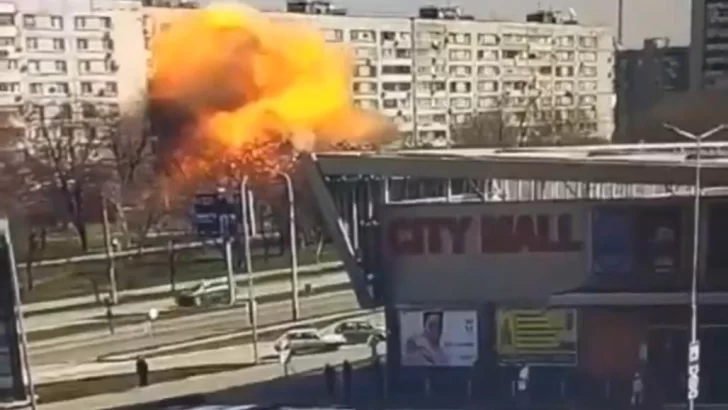 Rusia bombardeó un edificio residencial de una ciudad de Ucrania