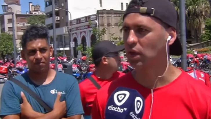 Cadetes de delivery reclaman por seguridad en plaza Independencia