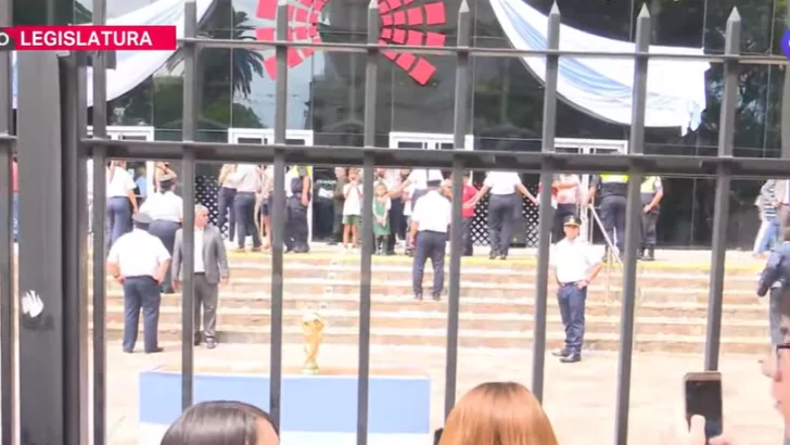 La Copa del Mundo en Tucumán: una multitud espera por la foto