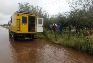 Estación Aráoz: Defensa Civil asiste a familias afectadas por la lluvia