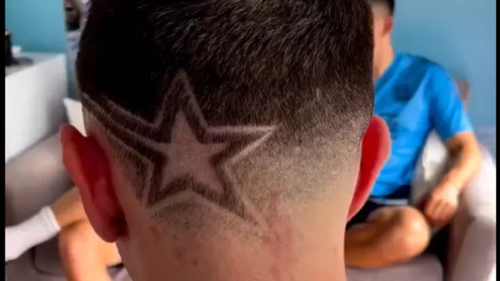 El “Dibu” Martínez sumó una estrella a su nuevo look