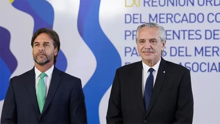 Luego de la tensión en el Mercosur, Alberto Fernández y Lacalle Pou acordaron una cumbre para abril