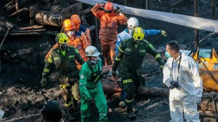 Once muertos y diez desaparecidos por la explosión de una mina de carbón en Colombia
