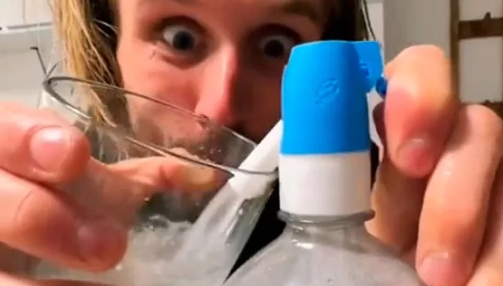 La reacción de un joven de Noruega al probar una típica bebida argentina