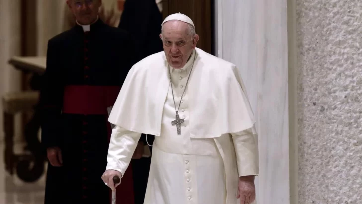 El Papa Francisco tiene una infección pulmonar y continuará internado