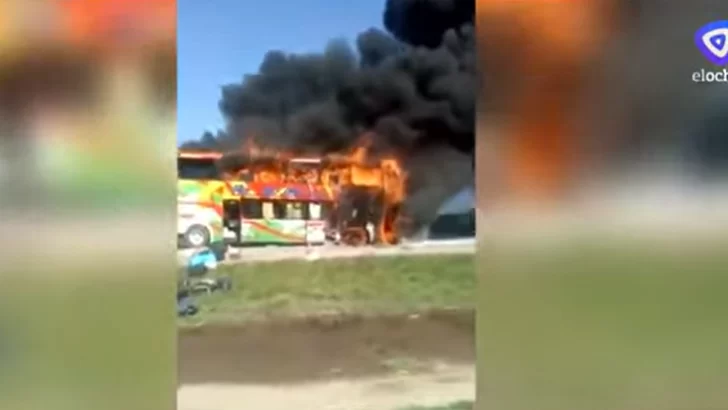 Un colectivo que transportaba trabajadores se incendió en el sur tucumano