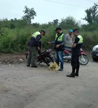 Circulaba en una moto robada, lo detuvieron y le secuestraron estupefacientes Circulaba en una moto robada, lo detuvieron y le secuestraron estupefacientes
