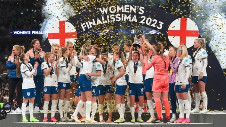 La “Finalissima” femenina fue para Inglaterra, que venció a Brasil por penales