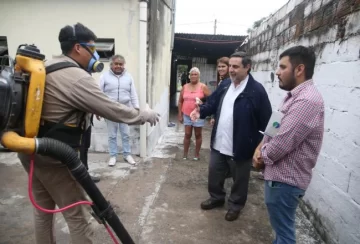 El Ministro de Salud recorrió los barrios más afectados por el Dengue El Ministro de Salud recorrió los barrios más afectados por el Dengue