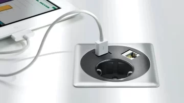 El FBI advirtió sobre los riesgos de utilizar puertos USB públicos: qué recomiendan en su lugar El FBI advirtió sobre los riesgos de utilizar puertos USB públicos: qué recomiendan en su lugar