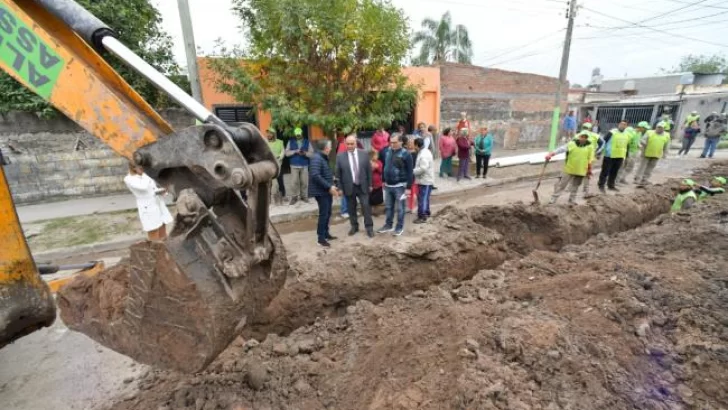 Iniciaron las obras para renovar la red cloacal del barrio San Miguel II