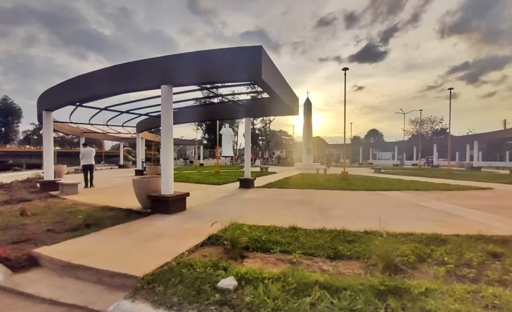 En Aguilares homenajearon al Papa Francisco con una escultura gigante En Aguilares homenajearon al Papa Francisco con una escultura gigante