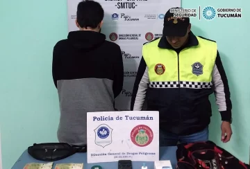 Joven fue sorprendido con drogas en la vía pública Joven fue sorprendido con drogas en la vía pública