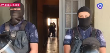 Allanaron una vivienda de Av. Belgrano al 2600 por el crimen de una mujer Allanaron una vivienda de Av. Belgrano al 2600 por el crimen de una mujer