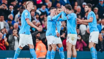 Con Julián Álvarez desde el arranque, Manchester City goleó 3-0 a West Ham y recuperó la punta