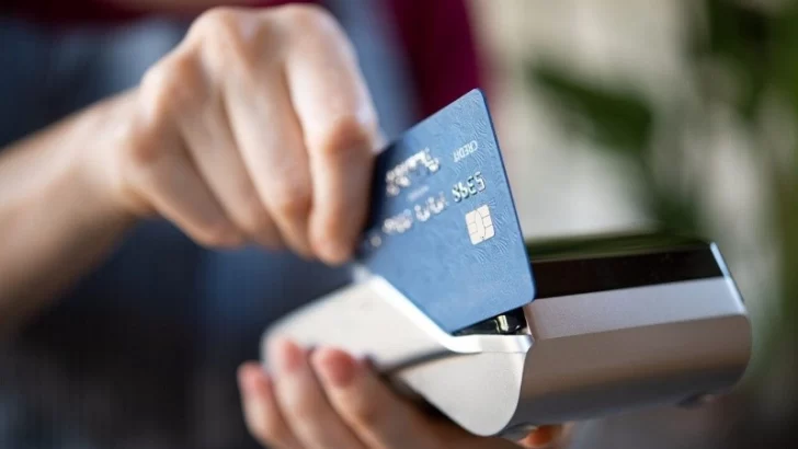Aumentan los límites para compras con tarjetas de crédito: de cuánto será el incremento