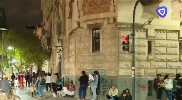 Largas filas en el Correo para el pago de asignaciones y otros beneficios Largas filas en el Correo para el pago de asignaciones y otros beneficios