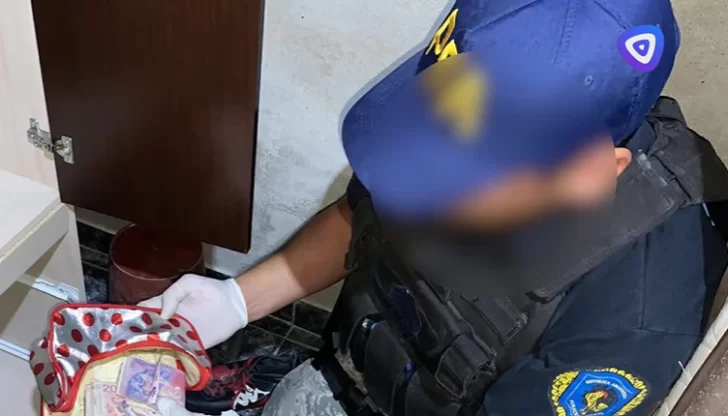 La Policía Federal Argentina desbarató una organización narcocriminal que operaba en El Manantial La Policía Federal Argentina desbarató una organización narcocriminal que operaba en El Manantial
