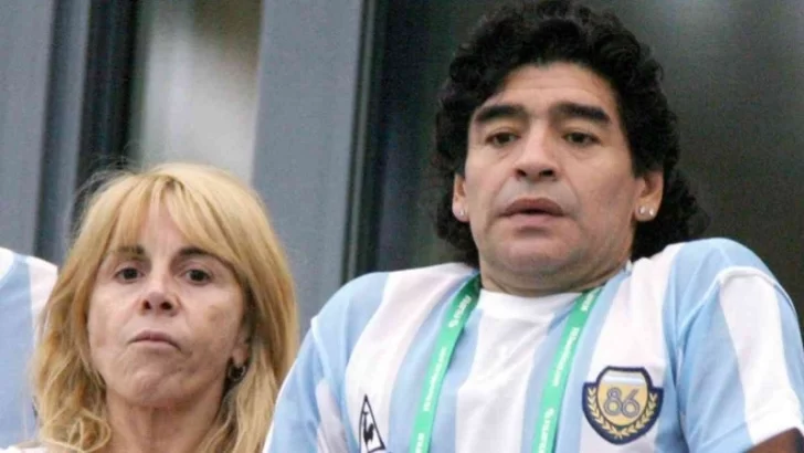 “El cielo está de fiesta”: Claudia Villafañe recordó a Maradona tras la consagración del Napoli
