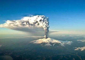 El volcán Etna entró en erupción y generó una nube de ceniza sobre Catania