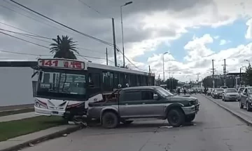 Un colectivo sin frenos provocó un accidente en Jujuy y Magallanes
