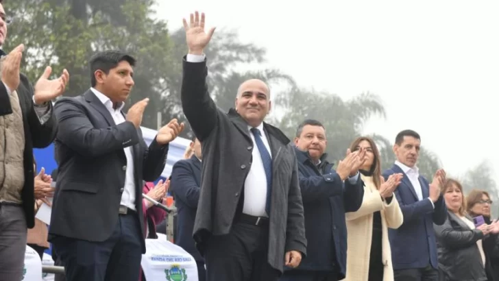 Manzur estuvo presente en el acto de lealtad a la Bandera Nacional en Banda del Río Salí