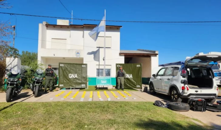 Detuvieron un vehículo proveniente de Tucumán con 64 kilos de cocaína Detuvieron un vehículo proveniente de Tucumán con 64 kilos de cocaína