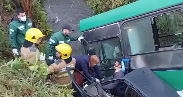 Accidente en la Ruta 65 entre un colectivo y un automovil deja seis heridos