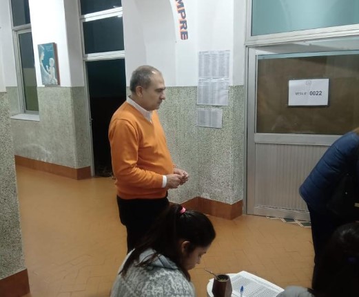 El candidato Juan Coria emitió su voto
