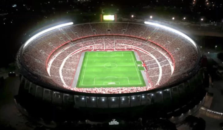 Un hincha fanático de River falleció tras caer de la tribuna Sívori