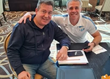 Atlético Tucumán aceptó la renuncia de Miguel Abbondándolo