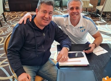 Atlético Tucumán aceptó la renuncia de Miguel Abbondándolo