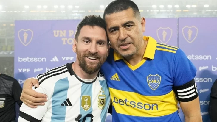 Riquelme tuvo su homenaje en la Bombonera con Lionel Messi y Di María entre sus invitados