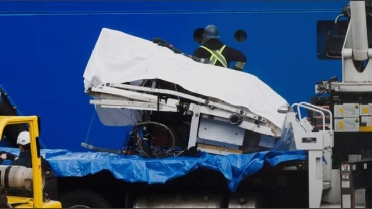 Submarino Titán: hallaron “presuntos restos humanos” entre las partes recuperadas del sumergible
