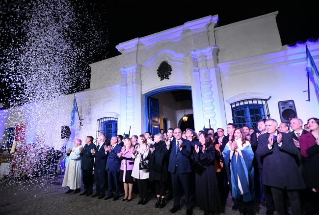 Con una multitud y gran fervor patriótico se celebró el 207º aniversario de la Independencia Con una multitud y gran fervor patriótico se celebró el 207º aniversario de la Independencia