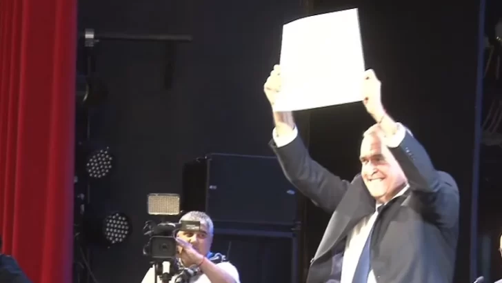 Teatro Mercedes Sosa: las autoridades electas en la provincia se reunieron para recibir sus diplomas