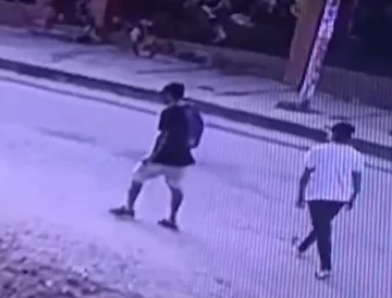 Quisieron robar una bicicleta en San Pablo y fueron captados por las cámaras de seguridad Quisieron robar una bicicleta en San Pablo y fueron captados por las cámaras de seguridad