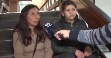 Auxiliares docentes realizaron un corte frente a la Municipalidad Auxiliares docentes realizaron un corte frente a la Municipalidad