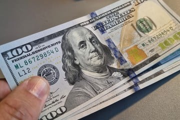 El dólar blue retrocede a $545 y la brecha cambiaria se mantiene en 100,6% El dólar blue retrocede a $545 y la brecha cambiaria se mantiene en 100,6%