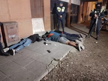 Detuvieron a cuatro menores luego de asaltar a clientes de una pollería Detuvieron a cuatro menores luego de asaltar a clientes de una pollería