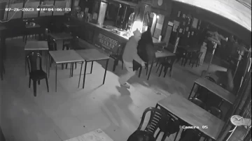 Un sujeto fue sorprendido cuando ingresó a robar en un bar de la Capital tucumana Un sujeto fue sorprendido cuando ingresó a robar en un bar de la Capital tucumana