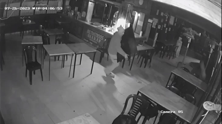 Un sujeto fue sorprendido cuando ingresó a robar en un bar de la Capital tucumana Un sujeto fue sorprendido cuando ingresó a robar en un bar de la Capital tucumana