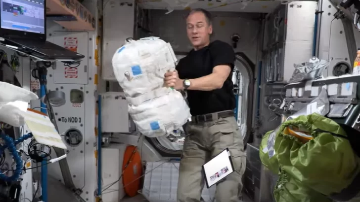 Video: así recicla la Nasa el sudor y la orina de los astronautas para obtener agua potable
