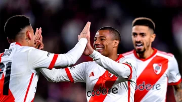 River goleó a Barracas Central en el Monumental