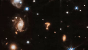 Un “signo de interrogación” en el espacio profundo desconcierta a astrónomos