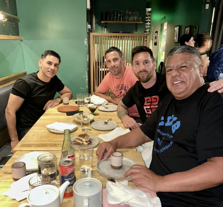 Leo Messi, Chiqui Tapia y Maxi Rodríguez de festejo en Miami por los ocho meses del campeonato del mundo