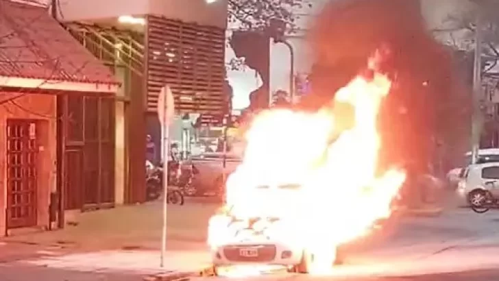 Otro taxi se incendió en la capital tucumana
