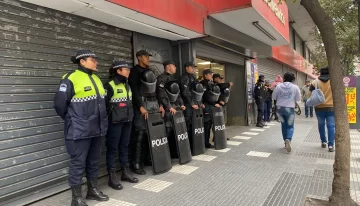 Un supermercado ubicado en el centro de la provincia puso custodia policial para prevenir ser saqueado