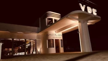 Reconvirtió una estación de servicio abandonada en un bar moderno y se volvió viral en redes